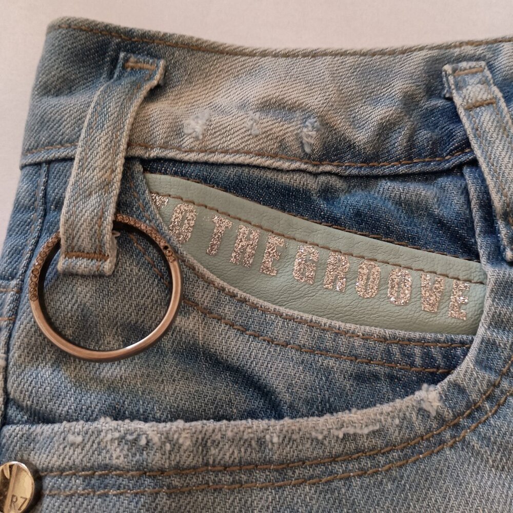 Razzo Coastal Cowgirl Distressed Frayed Light Denim Shorts Sz 8 (EU 38) NWT - Picture 8 of 16